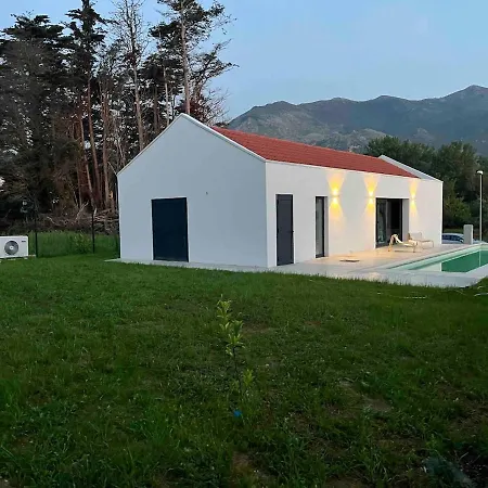 Сasa de vacaciones Casa Con Piscina, Entre La Playa Y La Montana La Isla