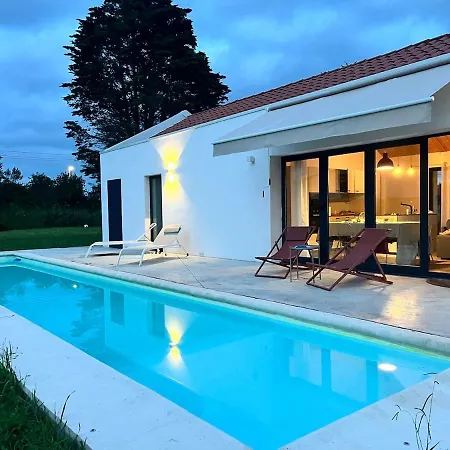 Casa Con Piscina, Entre La Playa Y La Montana Holiday home