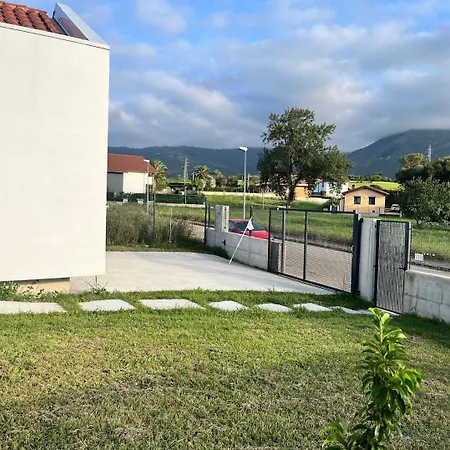 Prázdninový dům Casa Con Piscina, Entre La Playa Y La Montana